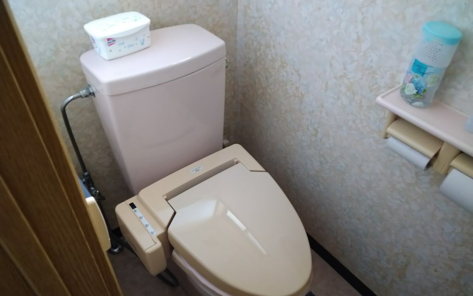 窓リノベと断熱改修 施工前 トイレ